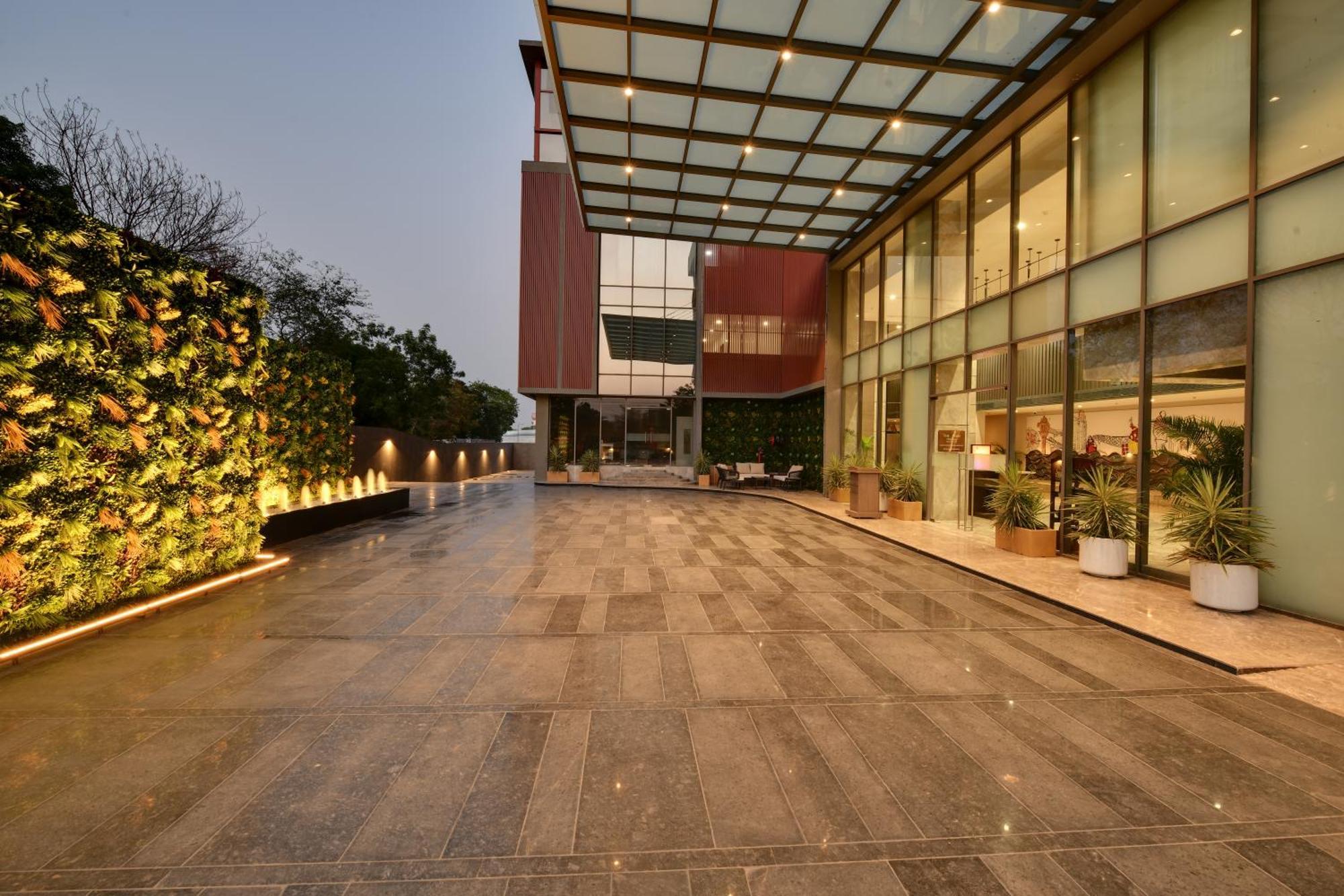 The Fern Residency, Gandhinagar Hotell Exteriör bild