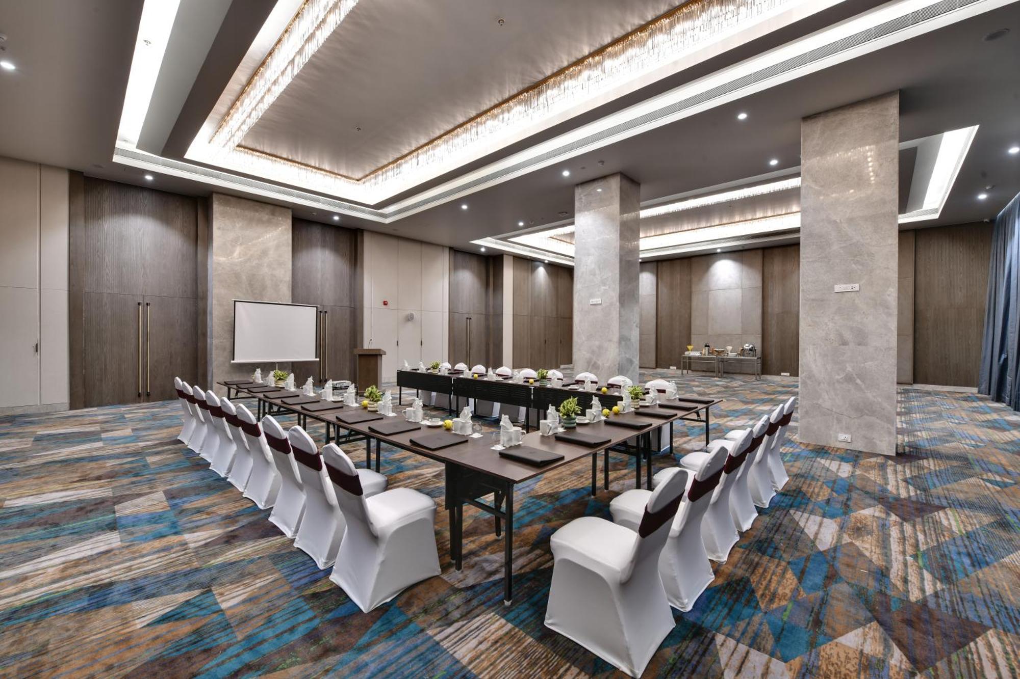 The Fern Residency, Gandhinagar Hotell Exteriör bild